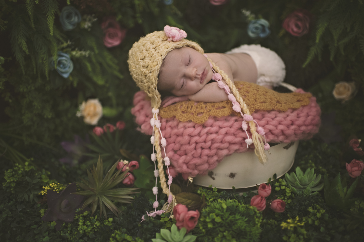 newborn barra da tijuca, ensaio newborn barra da tijuca, foto de bebê no jardim, jardim secreto, eu que fiz, newborn no jardim, estúdio fotográfico na barra da tijuca, embaixadora da ABFRN no Rio de janeiro, Barra Tower Offices, rita rodrigues fotografia