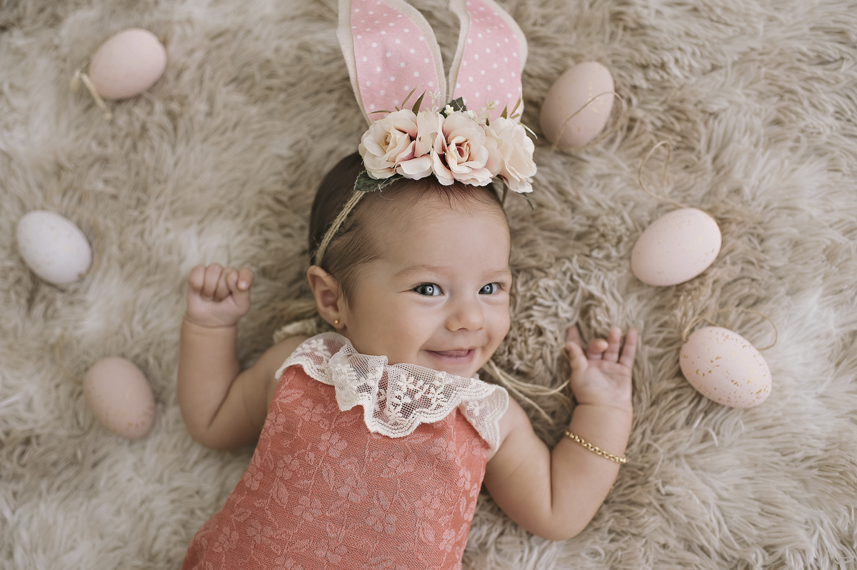 Mini sessão de páscoa, páscoa solidária, ensaio de Páscoa na barra da tijuca, fotografia de bebês, foto de bebês na barra, estúdio fotográfico infantil barra da tijuca, rita rodrigues embaixadora da ABFRN, book infantil, ensaio infantil, foto de Páscoa