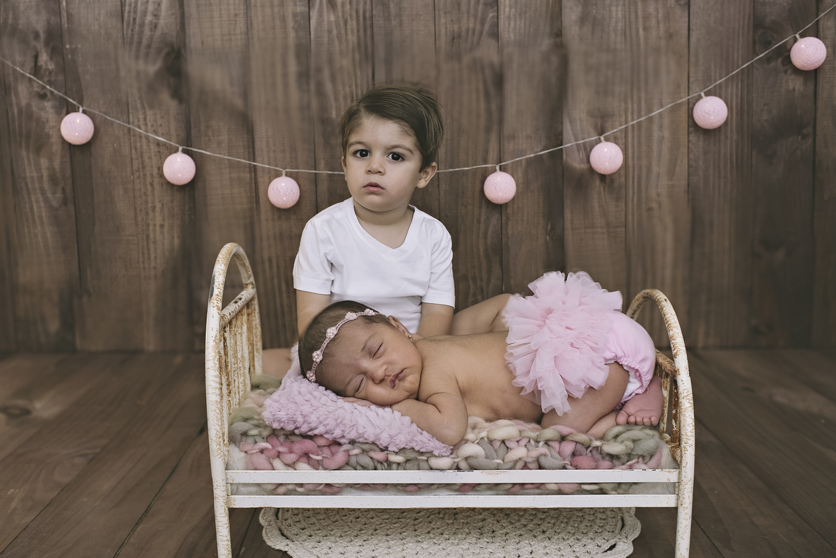 ensaio newborn, newborn, barra da tijuca, rita rodrigues fotografia, abfrn, embaixadora da ABFRN, segurança em primeiro lugar, fotografia newborn, foto de recém-nascido, estúdio na barra da tijuca, barra tower offices, rita kessler, amor de irmãos