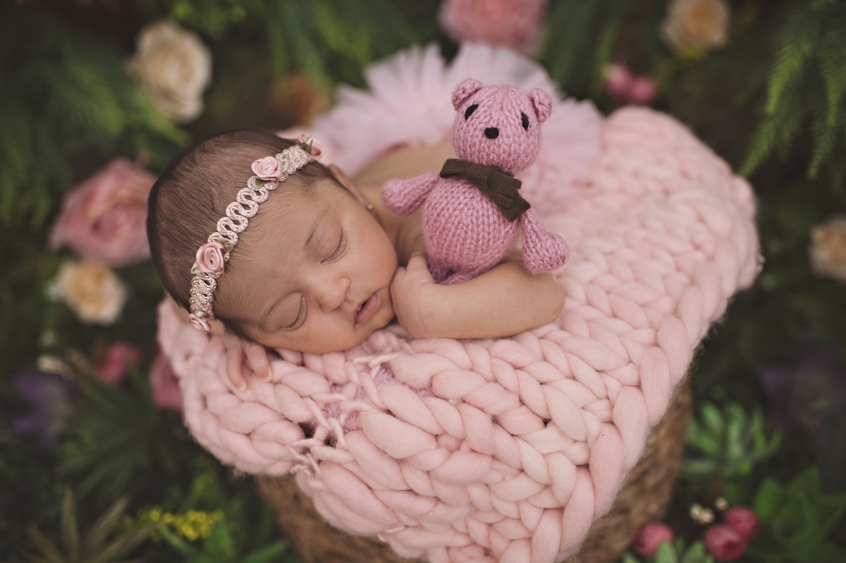 ensaio newborn, newborn, barra da tijuca, rita rodrigues fotografia, abfrn, embaixadora da ABFRN, segurança em primeiro lugar, fotografia newborn, foto de recém-nascido, estúdio na barra da tijuca, barra tower offices, rita kessler, jardim secreto