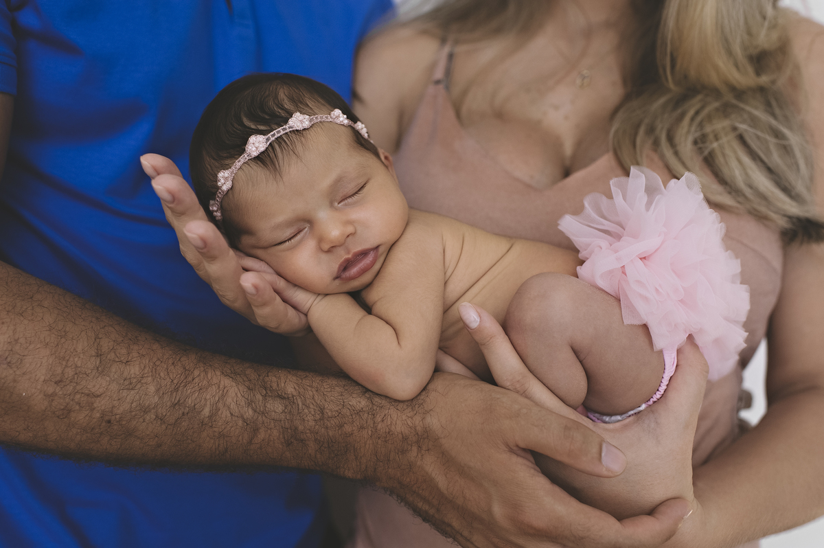 newborn barra da tijuca, ensaio newborn, barra da tijuca, barra tower offices, foto de recém-nascidos, ensaio de bebês, abfrn, estúdio na barra da tijuca, foto de bebês, estúdio infantil, rita rodrigues fotografia, rita kessler, foto com os pais, família