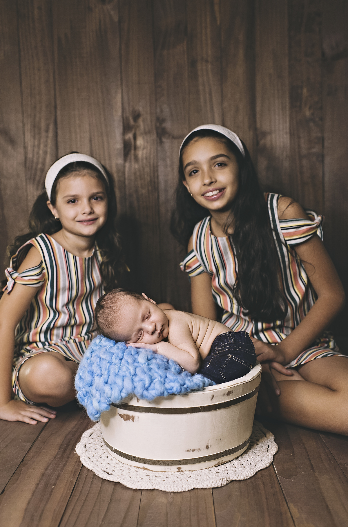 Ensaio newborn, foto newborn, foto de bebê, barra da tijuca, estúdio na barra da tijuca, fotografia newborn, foto de recém-nascido, newborn barra, barra tower offices, rita rodrigues fotografia, rita kessler, abfrn, newborn com segurança, amor de irmãos