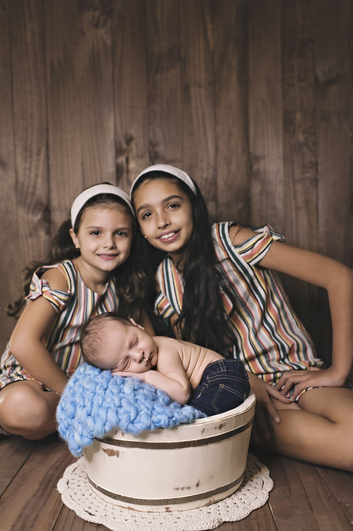 Ensaio newborn, foto newborn, foto de bebê, barra da tijuca, estúdio na barra da tijuca, fotografia newborn, foto de recém-nascido, newborn barra, barra tower offices, rita rodrigues fotografia, rita kessler, abfrn, newborn com segurança, amor de irmãos