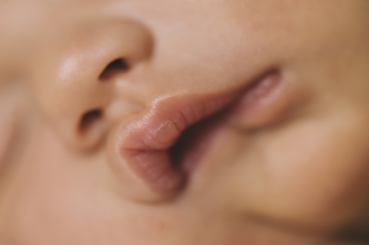 Newborn barra da tijuca, ensaio de recém-nascido, foto newborn, foto de recém-nascido, book de bebê, fotografia newborn barra, estúdio newborn na barra da tijuca, fotógrafa newborn, abfrn, album de bebê, fotografa experiente, foto macro, detalhes, bebê