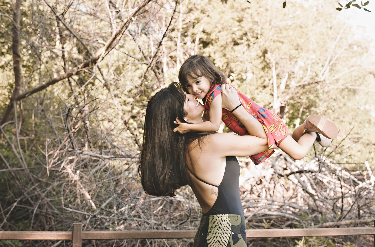 ensaio externo, mãe e filha, foto externa, amor de mãe, ensaio de família, foto ao ar livre, rita rodrigues fotografia, barra da tijuca, foto de bebê, ensaio mãe e filha