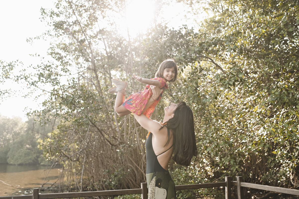 ensaio externo, mãe e filha, foto externa, amor de mãe, ensaio de família, foto ao ar livre, rita rodrigues fotografia, barra da tijuca, foto de bebê, ensaio mãe e filha