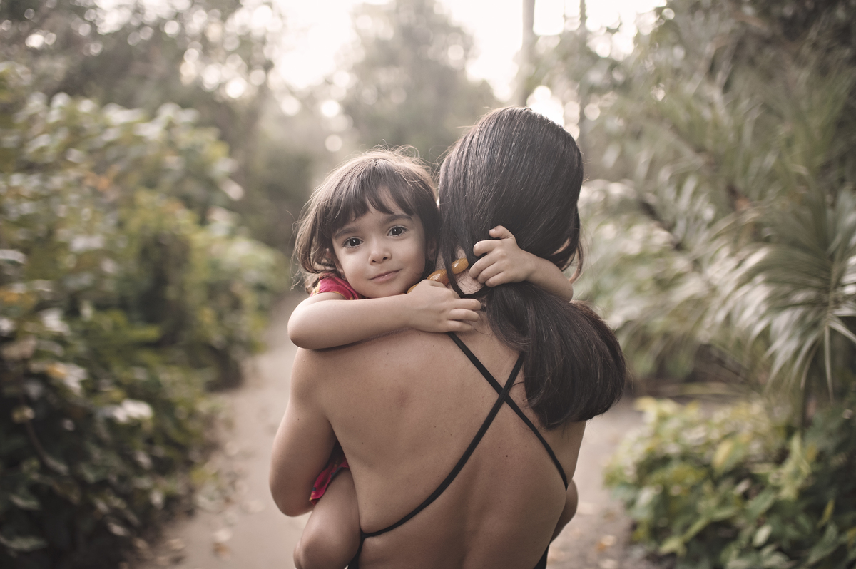 ensaio externo, mãe e filha, foto externa, amor de mãe, ensaio de família, foto ao ar livre, rita rodrigues fotografia, barra da tijuca,  foto de bebê, ensaio mãe e filha, foto de criança, foto de família