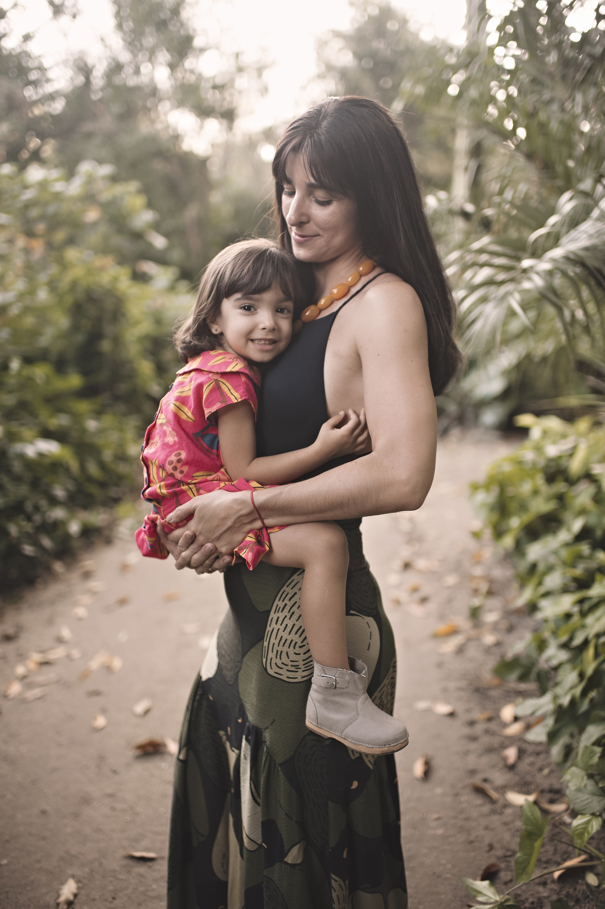 ensaio externo, mãe e filha, foto externa, amor de mãe, ensaio de família, foto ao ar livre, rita rodrigues fotografia, barra da tijuca,  foto de bebê, ensaio mãe e filha, foto de criança, foto de família