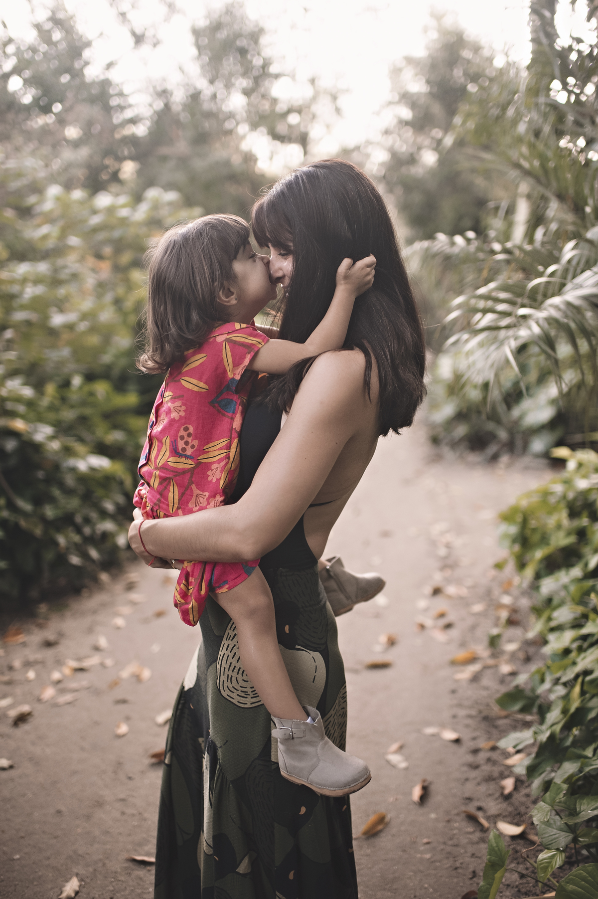 ensaio externo, mãe e filha, foto externa, amor de mãe, ensaio de família, foto ao ar livre, rita rodrigues fotografia, barra da tijuca,  foto de bebê, ensaio mãe e filha, foto de criança, foto de família