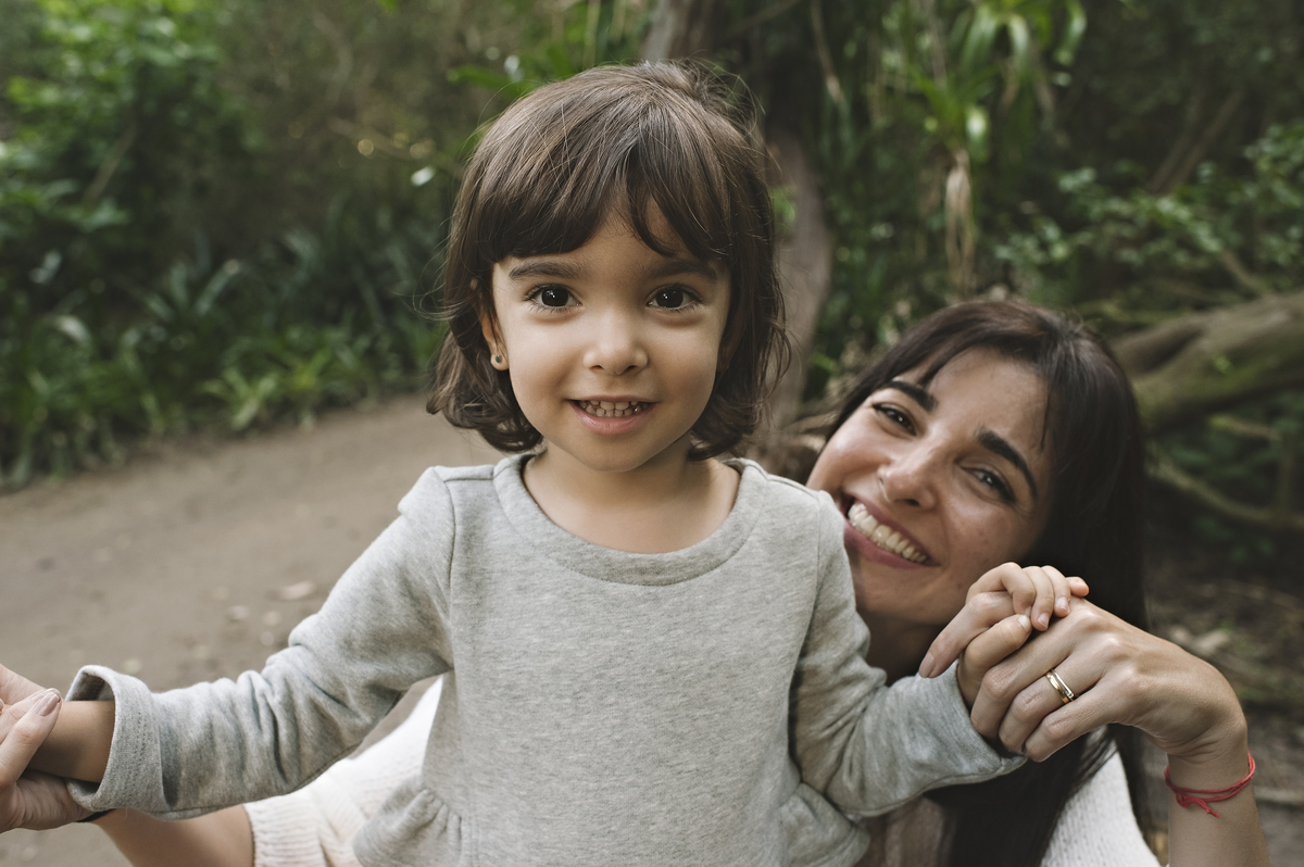 ensaio externo, mãe e filha, foto externa, amor de mãe, ensaio de família, foto ao ar livre, rita rodrigues fotografia, barra da tijuca,  foto de bebê, ensaio mãe e filha, foto de criança, foto de família