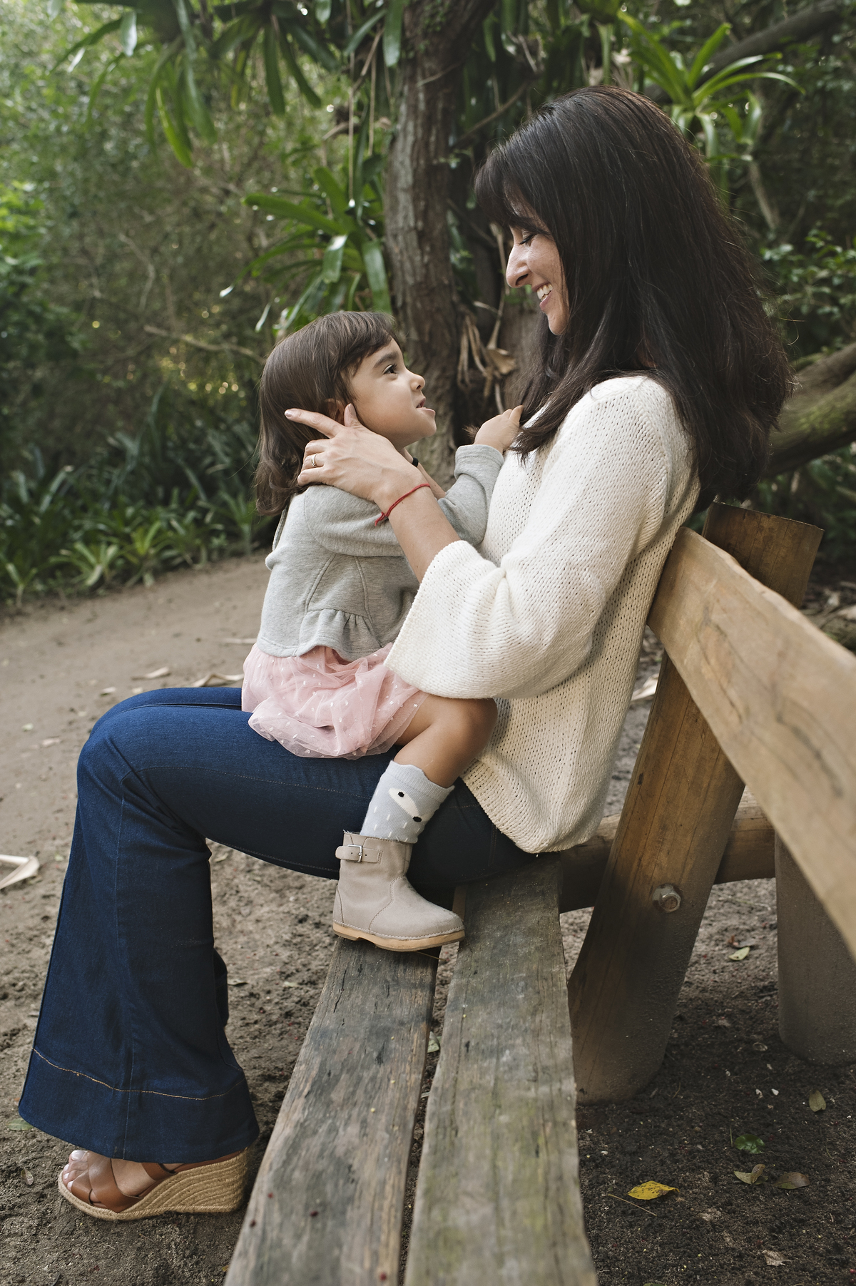 ensaio externo, mãe e filha, foto externa, amor de mãe, ensaio de família, foto ao ar livre, rita rodrigues fotografia, barra da tijuca,  foto de bebê, ensaio mãe e filha, foto de criança, foto de família