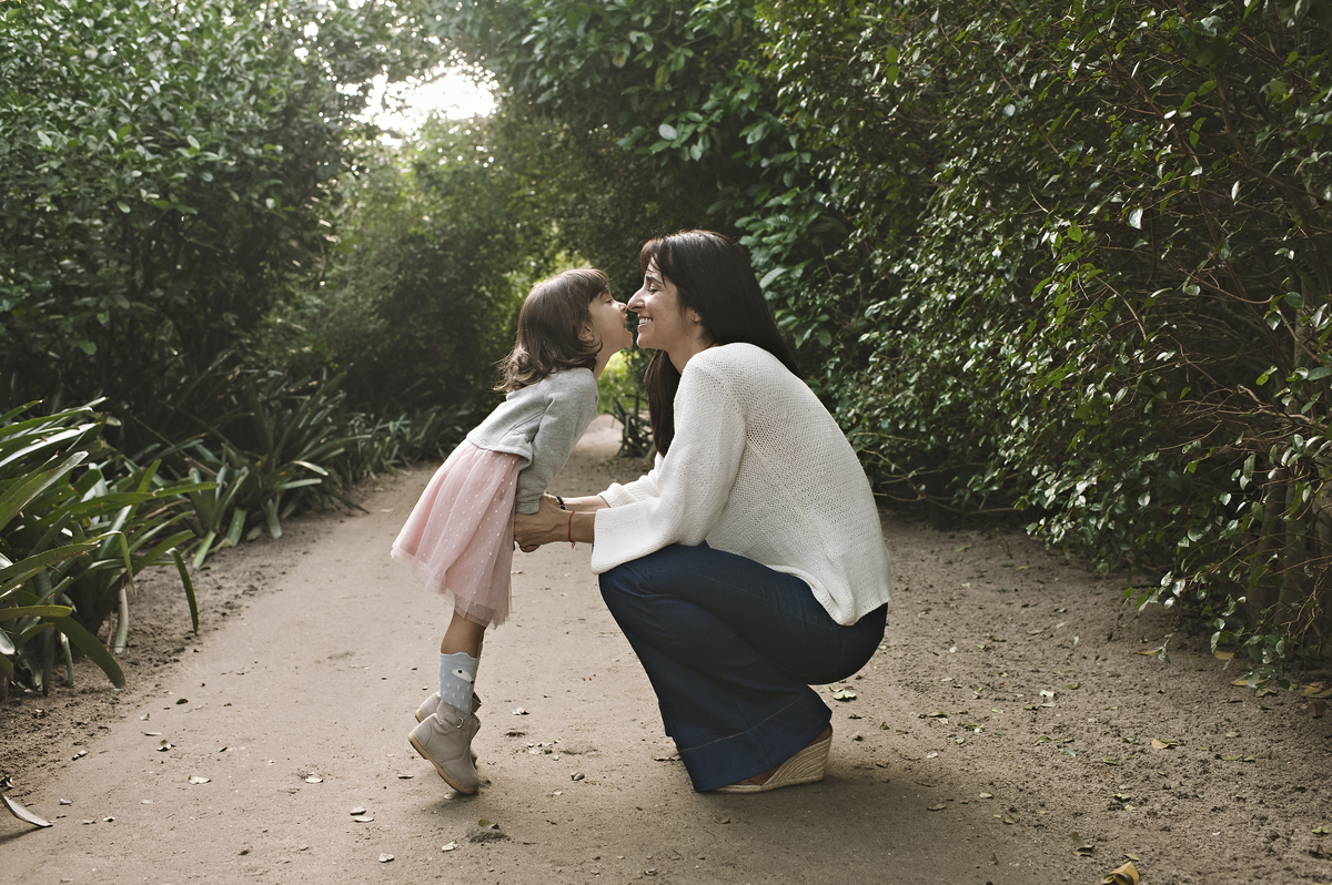 ensaio externo, mãe e filha, foto externa, amor de mãe, ensaio de família, foto ao ar livre, rita rodrigues fotografia, barra da tijuca,  foto de bebê, ensaio mãe e filha, foto de criança, foto de família