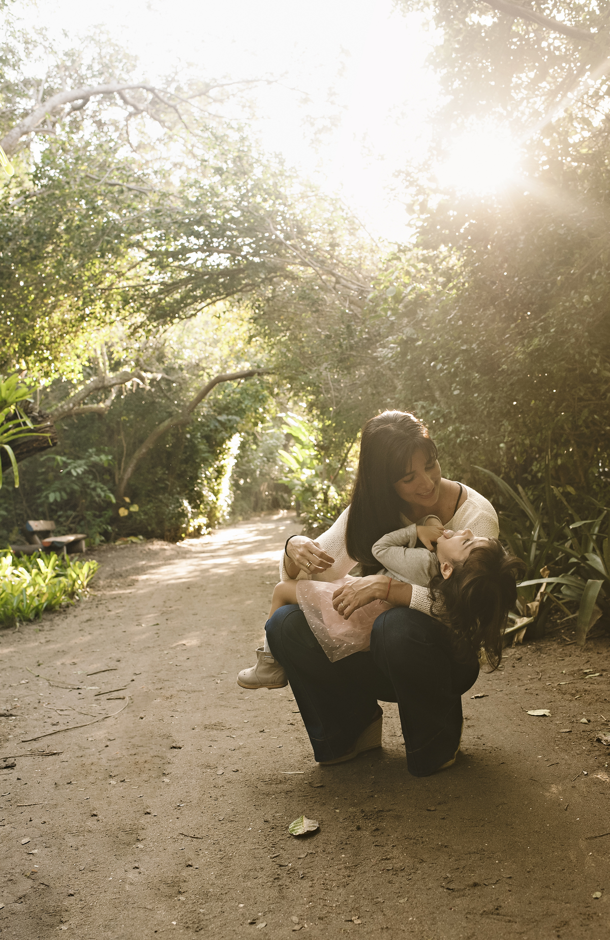 ensaio externo, mãe e filha, foto externa, amor de mãe, ensaio de família, foto ao ar livre, rita rodrigues fotografia, barra da tijuca,  foto de bebê, ensaio mãe e filha, foto de criança, foto de família