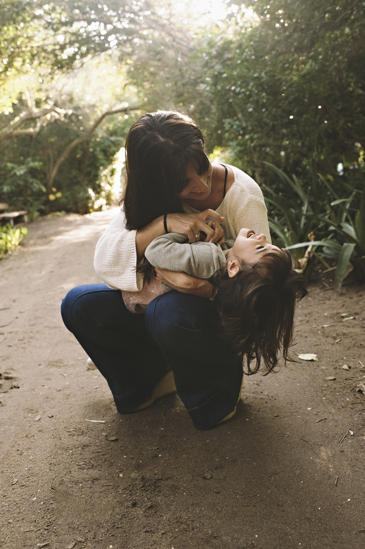 ensaio externo, mãe e filha, foto externa, amor de mãe, ensaio de família, foto ao ar livre, rita rodrigues fotografia, barra da tijuca,  foto de bebê, ensaio mãe e filha, foto de criança, foto de família