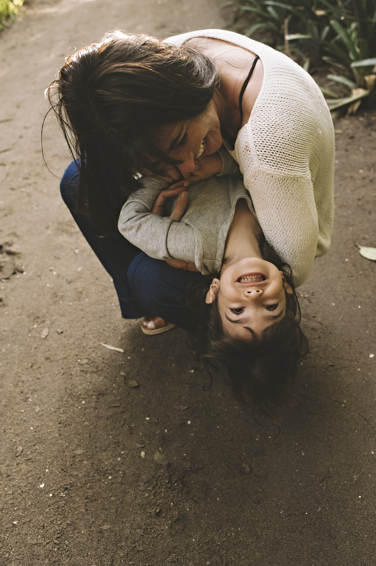 ensaio externo, mãe e filha, foto externa, amor de mãe, ensaio de família, foto ao ar livre, rita rodrigues fotografia, barra da tijuca,  foto de bebê, ensaio mãe e filha, foto de criança, foto de família