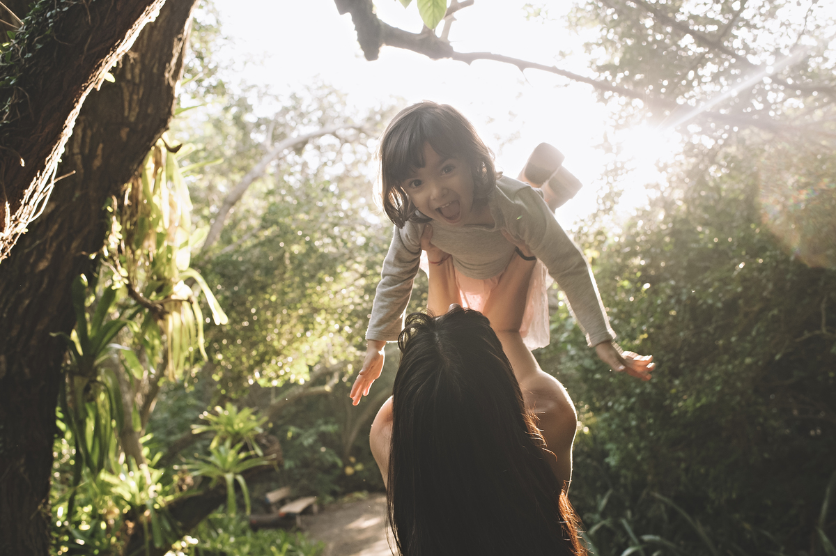 ensaio externo, mãe e filha, foto externa, amor de mãe, ensaio de família, foto ao ar livre, rita rodrigues fotografia, barra da tijuca,  foto de bebê, ensaio mãe e filha, foto de criança, foto de família
