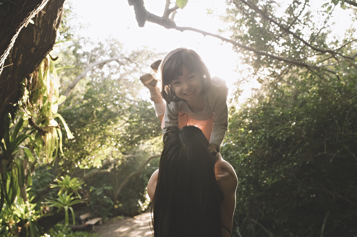 ensaio externo, mãe e filha, foto externa, amor de mãe, ensaio de família, foto ao ar livre, rita rodrigues fotografia, barra da tijuca,  foto de bebê, ensaio mãe e filha, foto de criança, foto de família