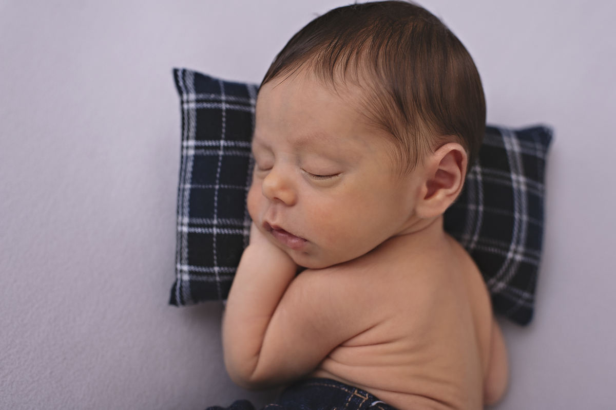 newborn barra da tijuca, foto de bebê barra da tijuca, estúdio infantil na barra, ensayo newborn, foto de recém-nascido, estúdio fotográfico, newborn com segurança, rita rodrigues fotografia, foto de bebê, fotografia de bebê na barra, foto newborn, abfrn