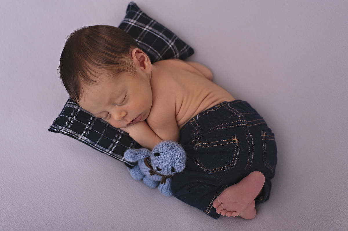 newborn barra da tijuca, foto de bebê barra da tijuca, estúdio infantil na barra, ensayo newborn, foto de recém-nascido, estúdio fotográfico, newborn com segurança, rita rodrigues fotografia, foto de bebê, fotografia de bebê na barra, foto newborn, abfrn