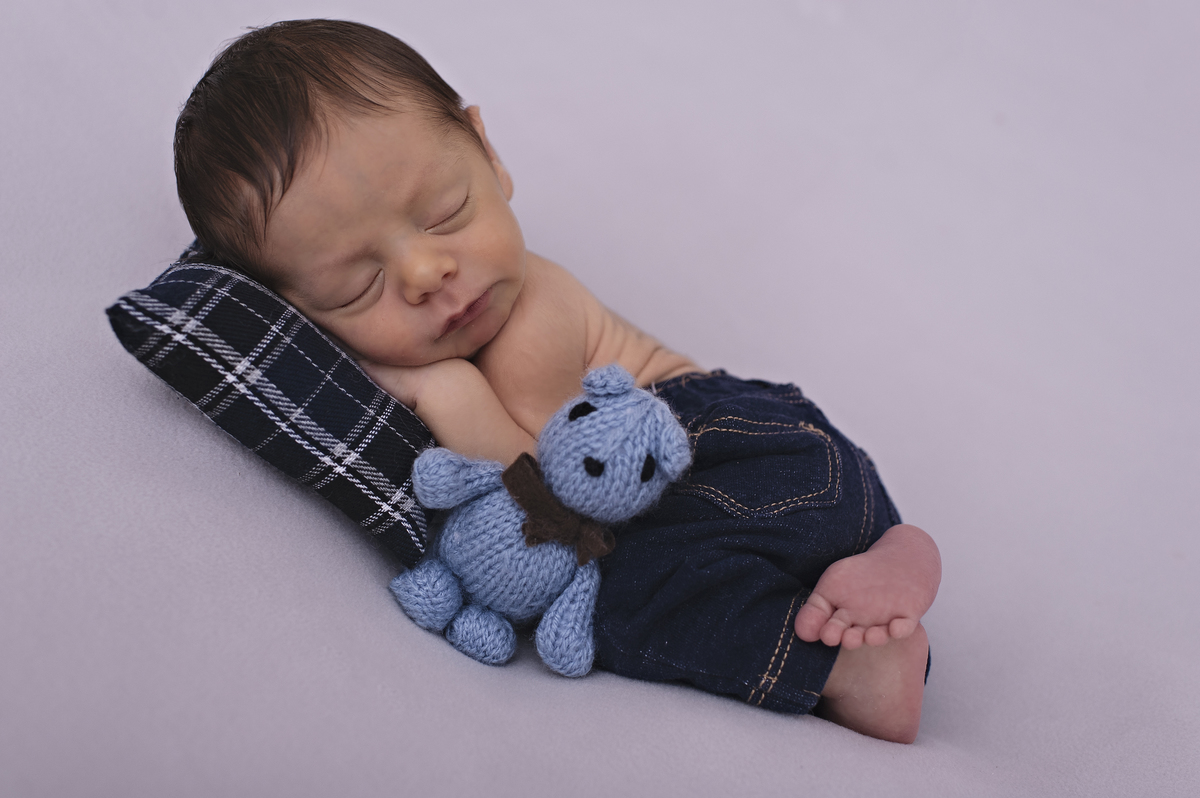 newborn barra da tijuca, foto de bebê barra da tijuca, estúdio infantil na barra, ensayo newborn, foto de recém-nascido, estúdio fotográfico, newborn com segurança, rita rodrigues fotografia, foto de bebê, fotografia de bebê na barra, foto newborn, abfrn