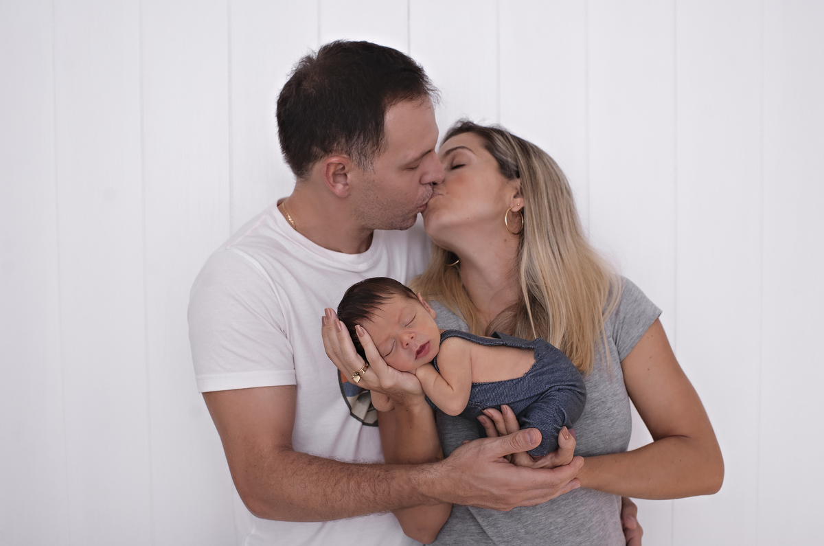 newborn barra da tijuca, foto de bebê barra da tijuca, estúdio infantil na barra, ensayo newborn, foto de recém-nascido, estúdio fotográfico, newborn com segurança, rita rodrigues fotografia, foto de bebê, fotografia de bebê na barra, foto newborn, abfrn