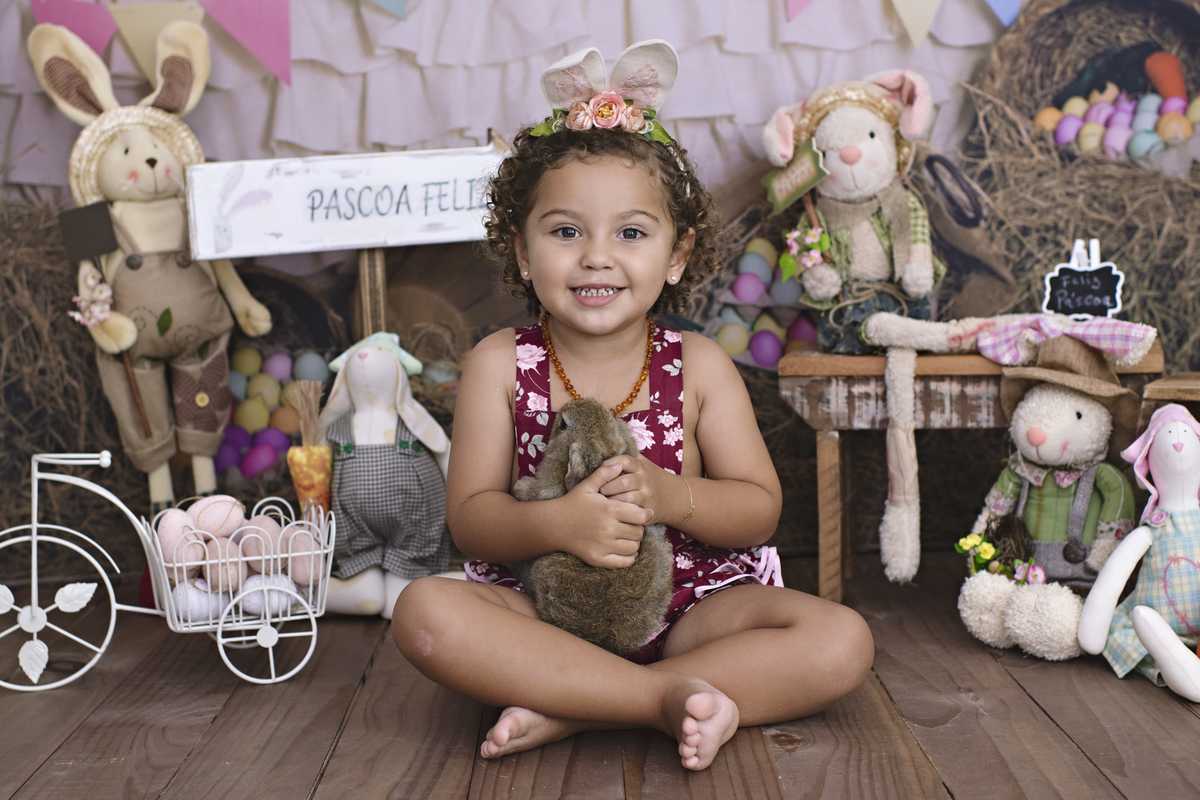 Páscoa, mini sessão de Páscoa, coelhinho da páscoa, ensaios de páscoa, Barra da Tijuca, estúdio da barra da tijuca, ensaio com coelhinho. ensaio temático, fotografia infantil, rita rodrigues fotografia, embaixadora da ABFRN, melhor fotógrafa newborn Rio