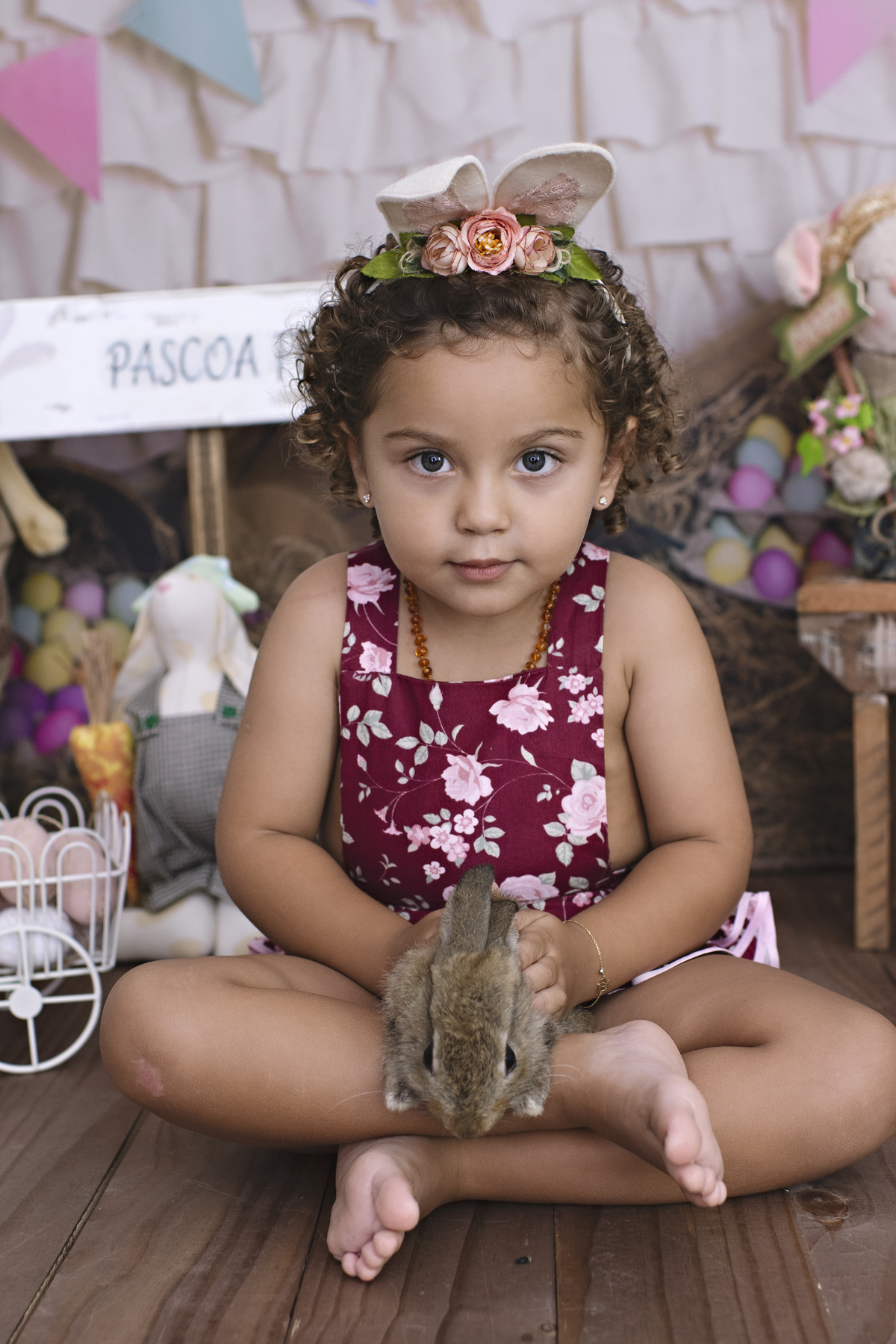 Páscoa, mini sessão de Páscoa, coelhinho da páscoa, ensaios de páscoa, Barra da Tijuca, estúdio da barra da tijuca, ensaio com coelhinho. ensaio temático, fotografia infantil, rita rodrigues fotografia, embaixadora da ABFRN, melhor fotógrafa newborn Rio