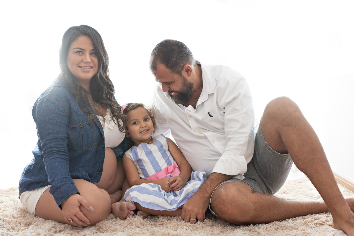 ensaio de gestante, gestante em estúdio, barra da tijuca, foto de grávida, gestação saudável, gestante e bela, fotografia de gestante, melhor fotógrafa da barra, fotografia gestante e newborn, gestante estilosa, grávida e feliz, lindas fotos de gestante 