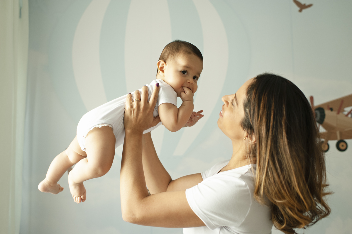 foto de bebê, acompanhamento fotográfico de bebês, ensaio lifestyle, melhor fotógrafa newborn do Rio, embaixadora da ABFRN no Rio de Janeiro, fotografia infantil, acompanhamento quadrimestral, acompanhamento trimestral, fotografia infantil na barra
