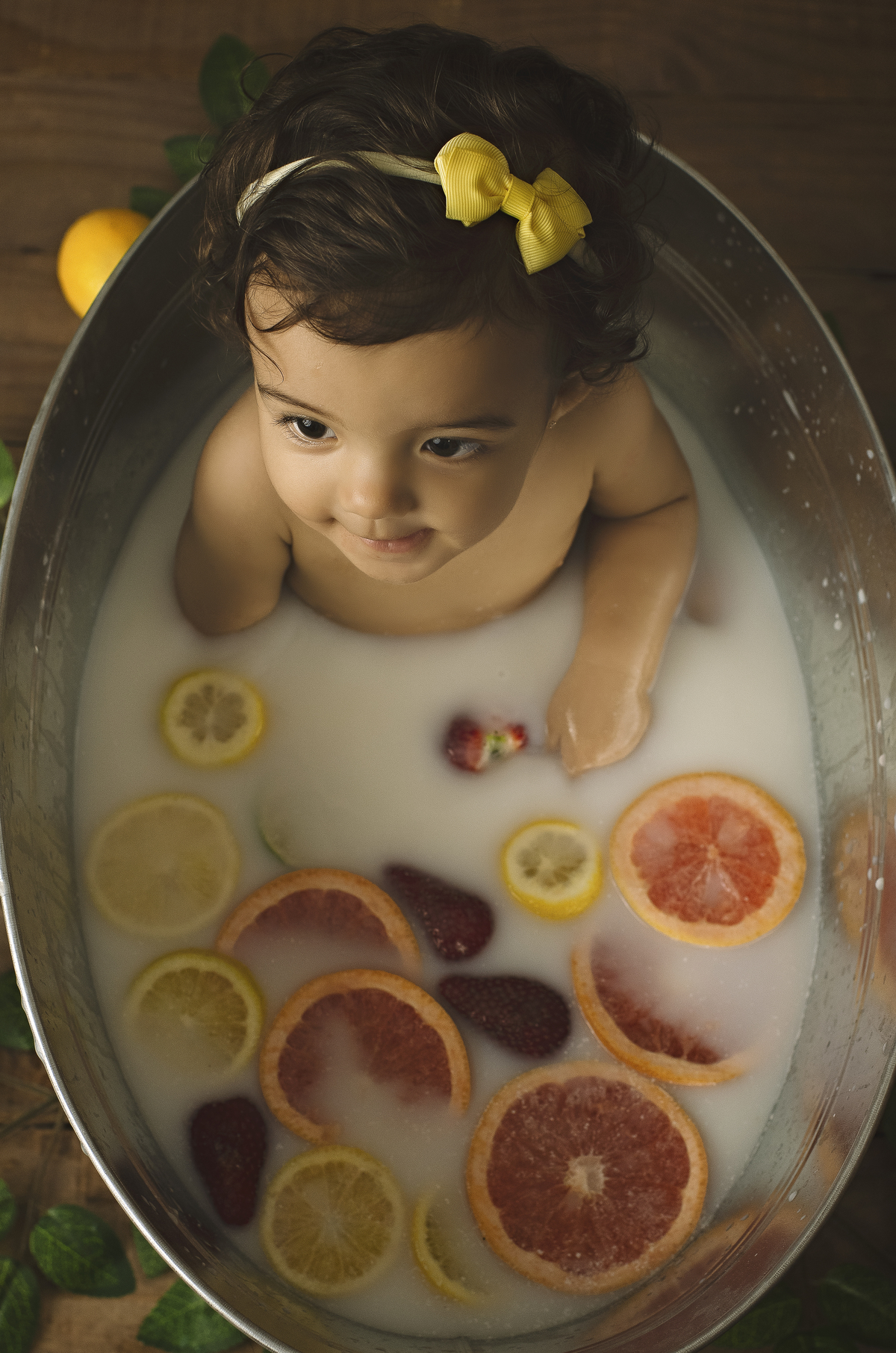 milk bath, barra da tijuca, ensaio do banho, banho de leite, banho de bebê, foto de bebê, barra da tijuca, fotografia newborn, fotografia infantil, sessão splash, sessão de banho de leite, banho com frutas, banho com flores, melhor fotógrafa do Rio
