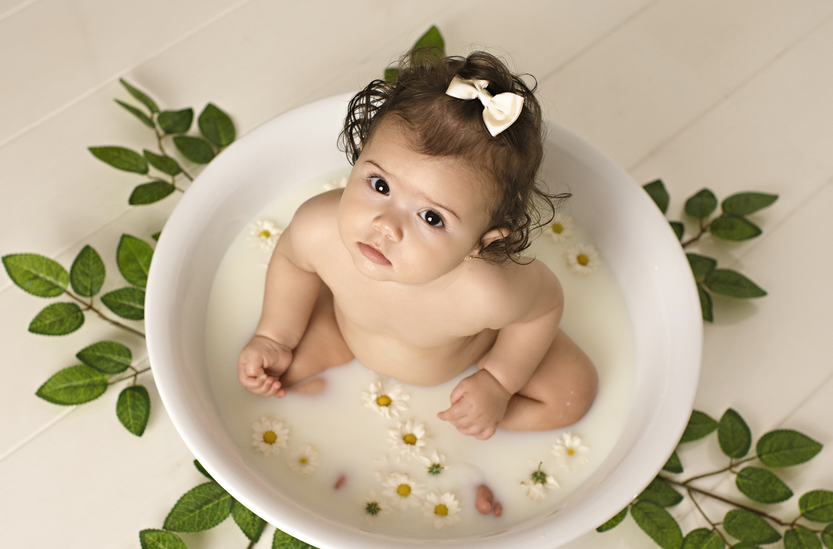 milk bath, banho de flores, banho de frutas, banho de bebê, banho de leite, ensaio milk bath, acompanhamento de bebê, milk bath barra da tijuca, banho de flores barra da tijuca, melhor fotógrafa de bebês da barra da tijuca, melhor fotógrafa newborn