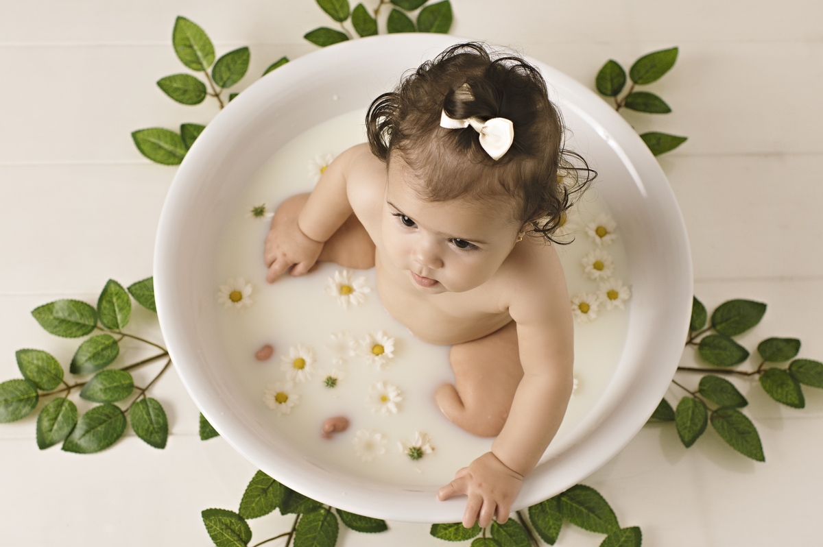 milk bath, banho de flores, banho de frutas, banho de bebê, banho de leite, ensaio milk bath, acompanhamento de bebê, milk bath barra da tijuca, banho de flores barra da tijuca, melhor fotógrafa de bebês da barra da tijuca, melhor fotógrafa newborn