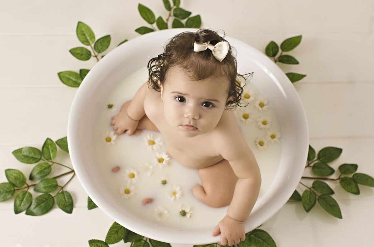 milk bath, banho de flores, banho de frutas, banho de bebê, banho de leite, ensaio milk bath, acompanhamento de bebê, milk bath barra da tijuca, banho de flores barra da tijuca, melhor fotógrafa de bebês da barra da tijuca, melhor fotógrafa newborn