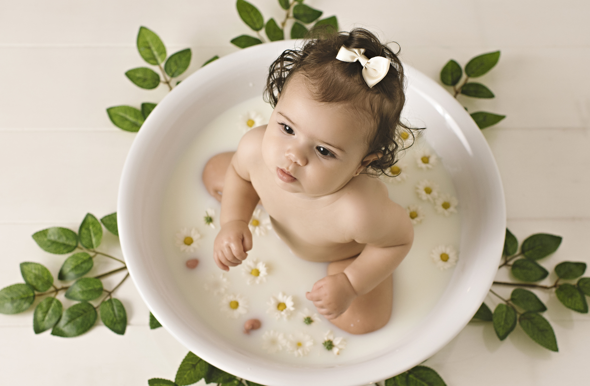 milk bath, banho de flores, banho de frutas, banho de bebê, banho de leite, ensaio milk bath, acompanhamento de bebê, milk bath barra da tijuca, banho de flores barra da tijuca, melhor fotógrafa de bebês da barra da tijuca, melhor fotógrafa newborn