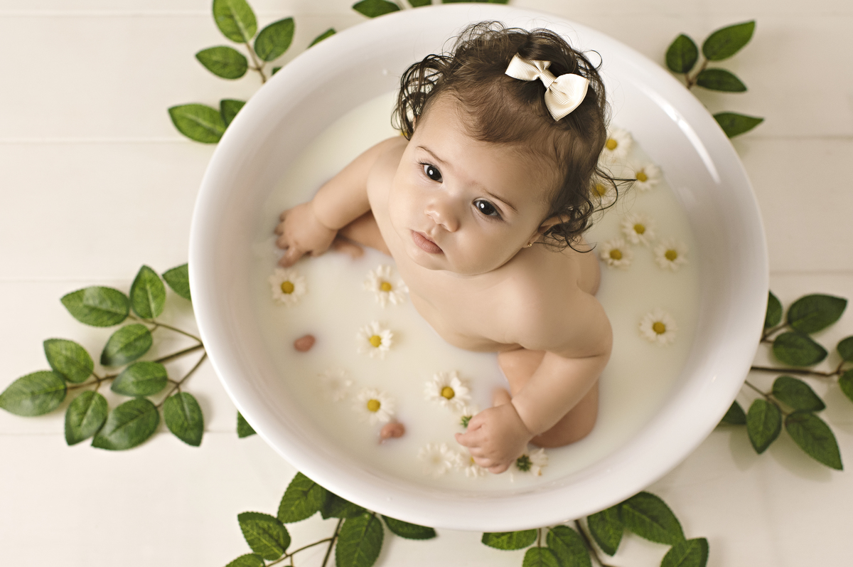 milk bath, banho de flores, banho de frutas, banho de bebê, banho de leite, ensaio milk bath, acompanhamento de bebê, milk bath barra da tijuca, banho de flores barra da tijuca, melhor fotógrafa de bebês da barra da tijuca, melhor fotógrafa newborn