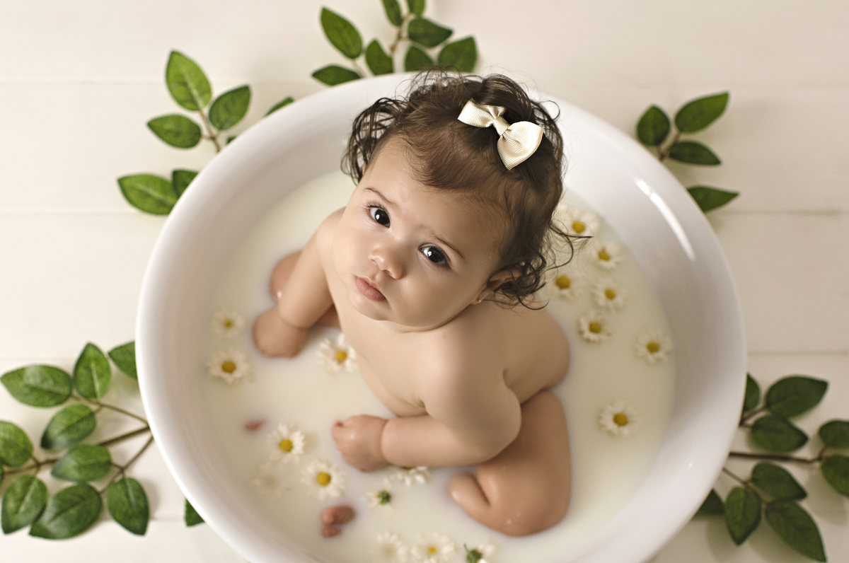milk bath, banho de flores, banho de frutas, banho de bebê, banho de leite, ensaio milk bath, acompanhamento de bebê, milk bath barra da tijuca, banho de flores barra da tijuca, melhor fotógrafa de bebês da barra da tijuca, melhor fotógrafa newborn