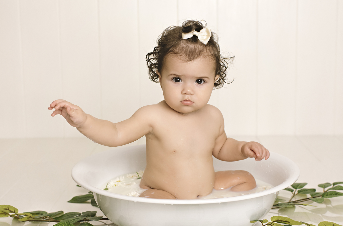 milk bath, banho de flores, banho de frutas, banho de bebê, banho de leite, ensaio milk bath, acompanhamento de bebê, milk bath barra da tijuca, banho de flores barra da tijuca, melhor fotógrafa de bebês da barra da tijuca, melhor fotógrafa newborn