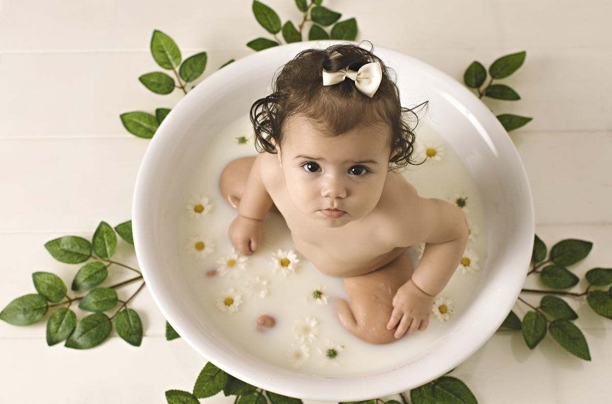 milk bath, banho de flores, banho de frutas, banho de bebê, banho de leite, ensaio milk bath, acompanhamento de bebê, milk bath barra da tijuca, banho de flores barra da tijuca, melhor fotógrafa de bebês da barra da tijuca, melhor fotógrafa newborn