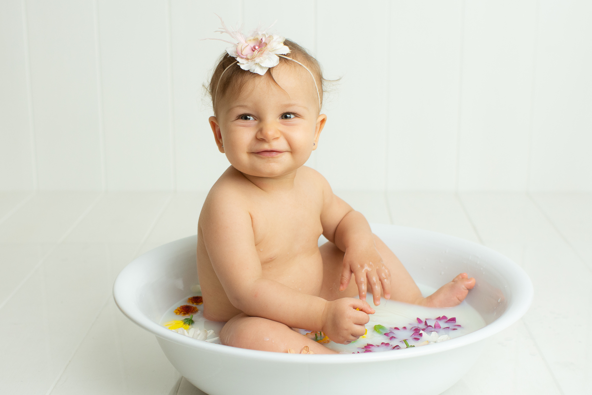 milkbath, banho de flores, banho de frutas, fotos de bebê barra da tijuca, fotografia infantil barra da tijuca, newborn barra da tijuca, newborn rio de janeiro, melhor fotógrafa newborn, melhor fotógrafa newborn na barra da tijuca, acompanhamento de bebês