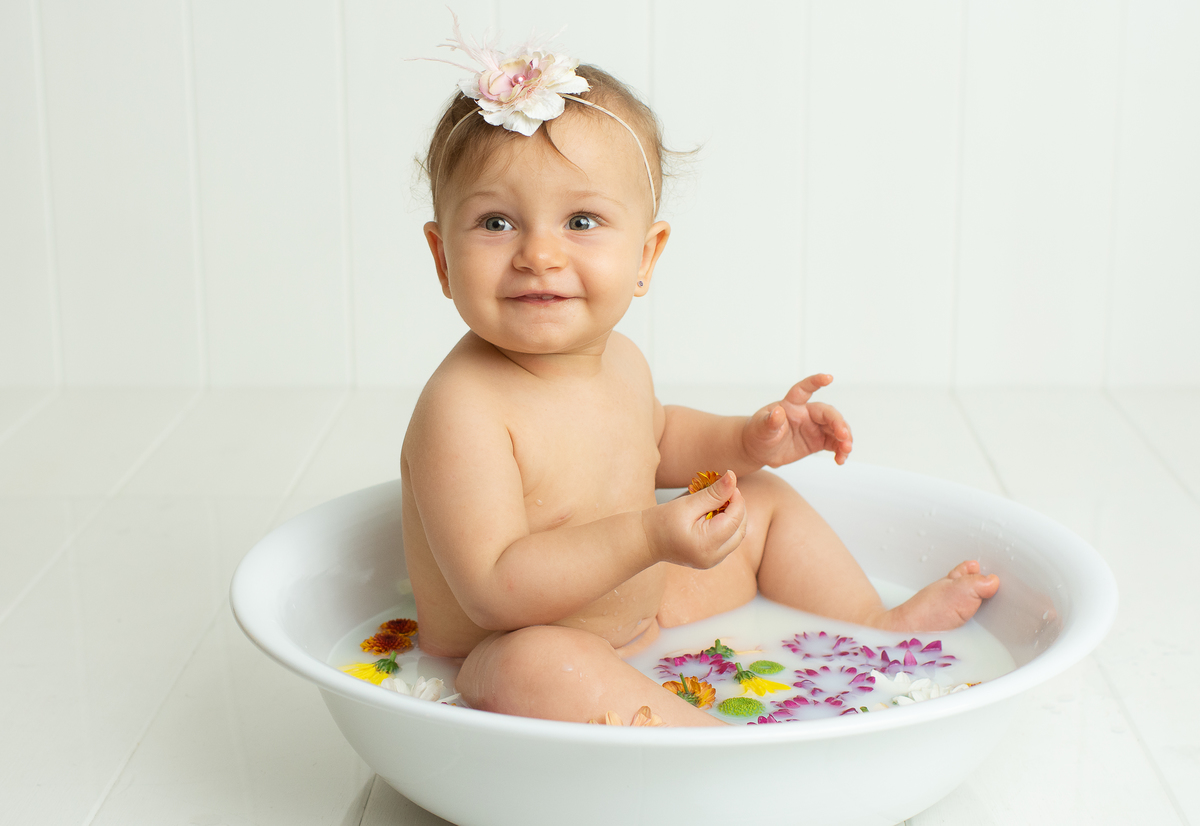 milkbath, banho de flores, banho de frutas, fotos de bebê barra da tijuca, fotografia infantil barra da tijuca, newborn barra da tijuca, newborn rio de janeiro, melhor fotógrafa newborn, melhor fotógrafa newborn na barra da tijuca, acompanhamento de bebês