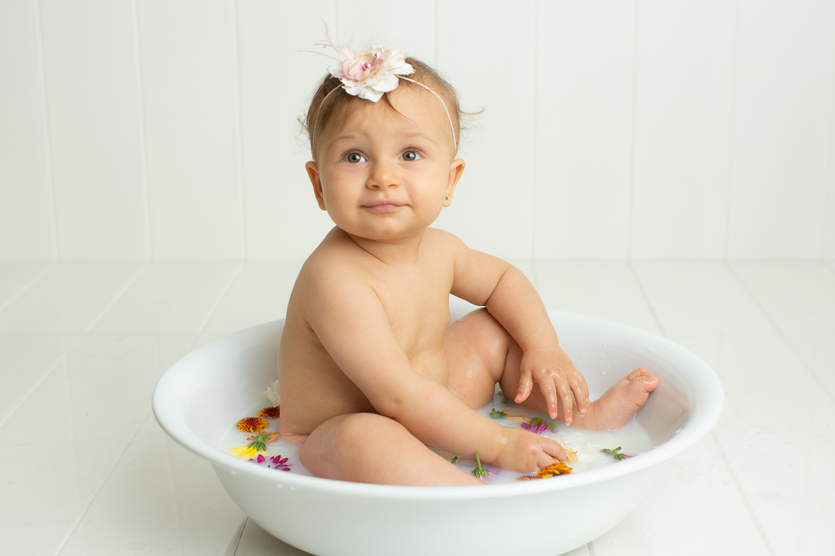 milkbath, banho de flores, banho de frutas, fotos de bebê barra da tijuca, fotografia infantil barra da tijuca, newborn barra da tijuca, newborn rio de janeiro, melhor fotógrafa newborn, melhor fotógrafa newborn na barra da tijuca, acompanhamento de bebês