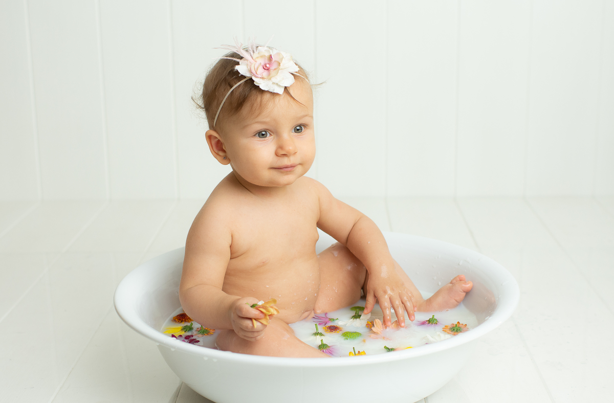 milkbath, banho de flores, banho de frutas, fotos de bebê barra da tijuca, fotografia infantil barra da tijuca, newborn barra da tijuca, newborn rio de janeiro, melhor fotógrafa newborn, melhor fotógrafa newborn na barra da tijuca, acompanhamento de bebês