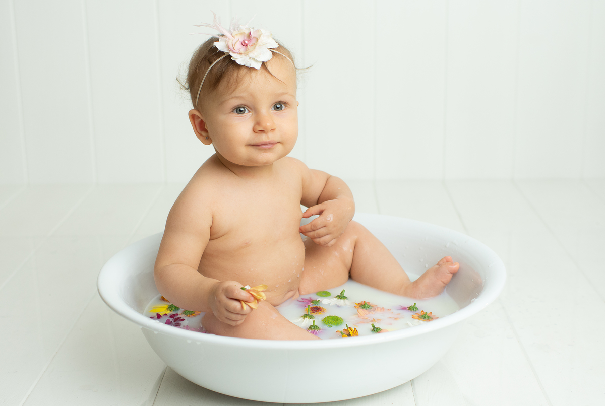 milkbath, banho de flores, banho de frutas, fotos de bebê barra da tijuca, fotografia infantil barra da tijuca, newborn barra da tijuca, newborn rio de janeiro, melhor fotógrafa newborn, melhor fotógrafa newborn na barra da tijuca, acompanhamento de bebês