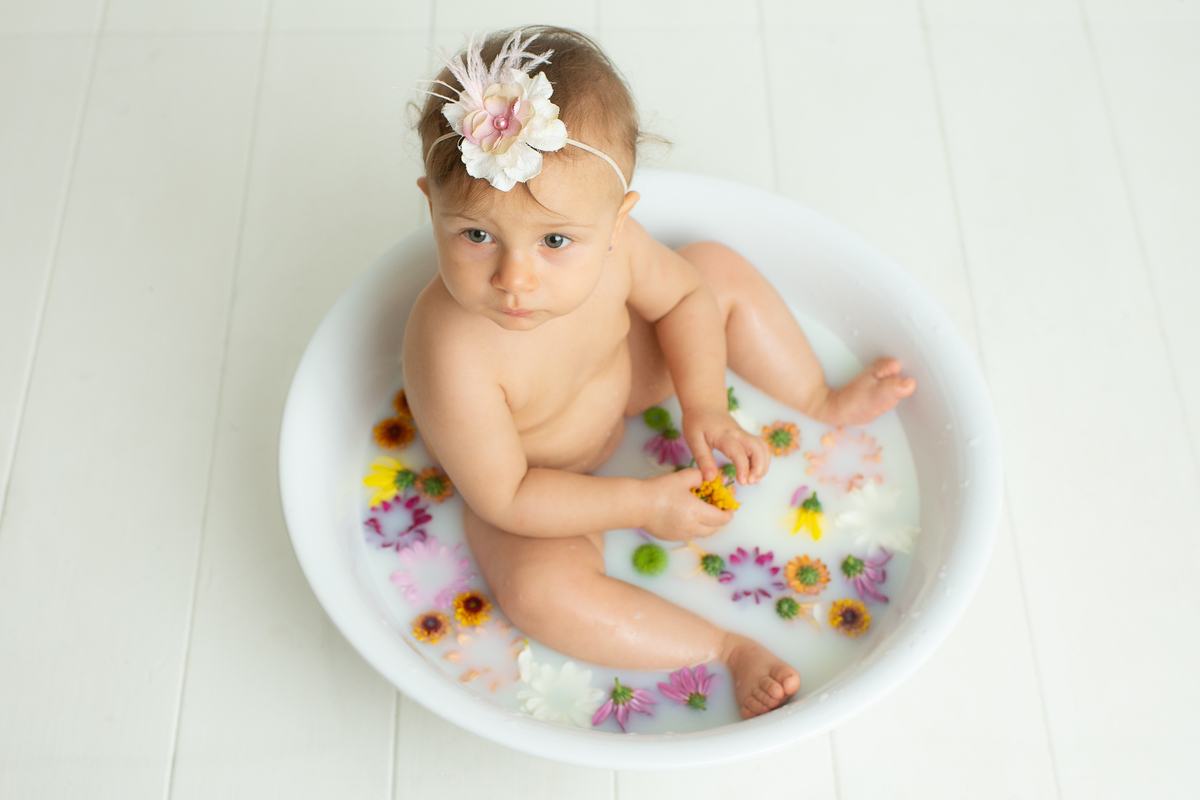 milkbath, banho de flores, banho de frutas, fotos de bebê barra da tijuca, fotografia infantil barra da tijuca, newborn barra da tijuca, newborn rio de janeiro, melhor fotógrafa newborn, melhor fotógrafa newborn na barra da tijuca, acompanhamento de bebês