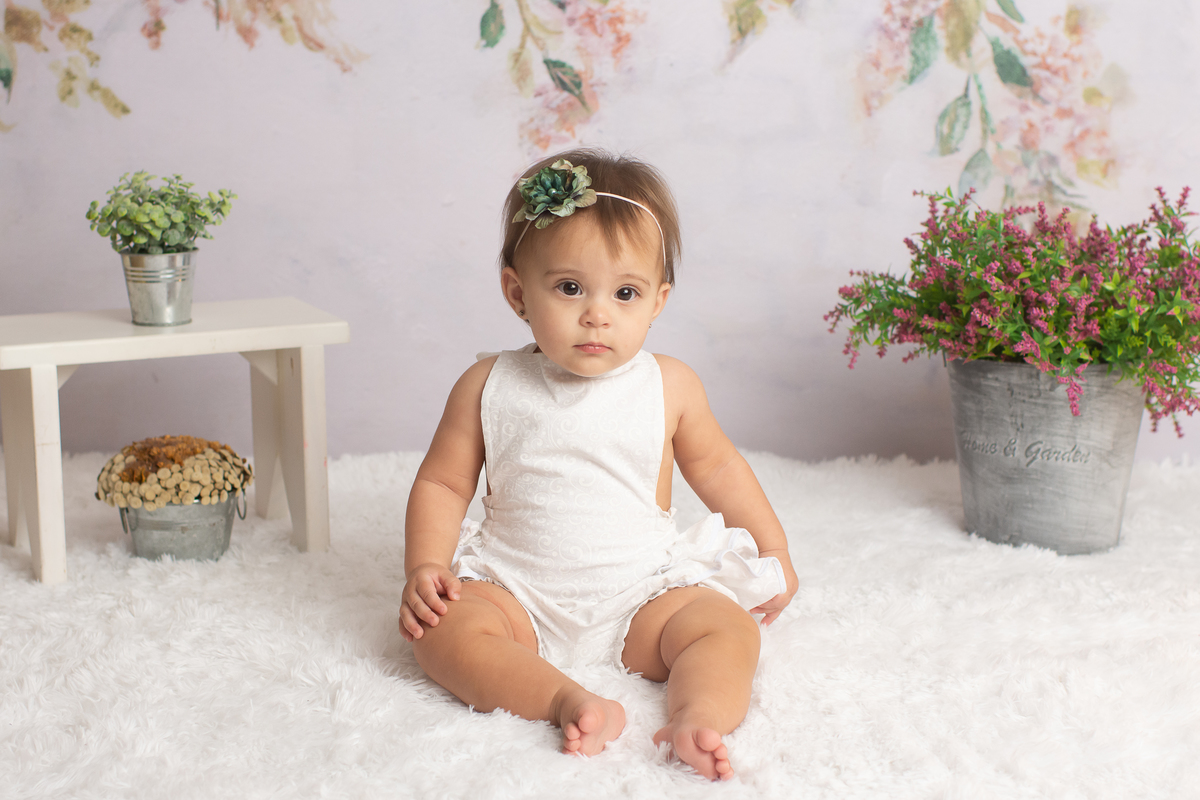 ensaio de 1 aninho, fotos de 1 aninho, smash the cake em estúdio, bolo fake, gêmeas, fotos de bebê, ensaio infantil barra da tijuca