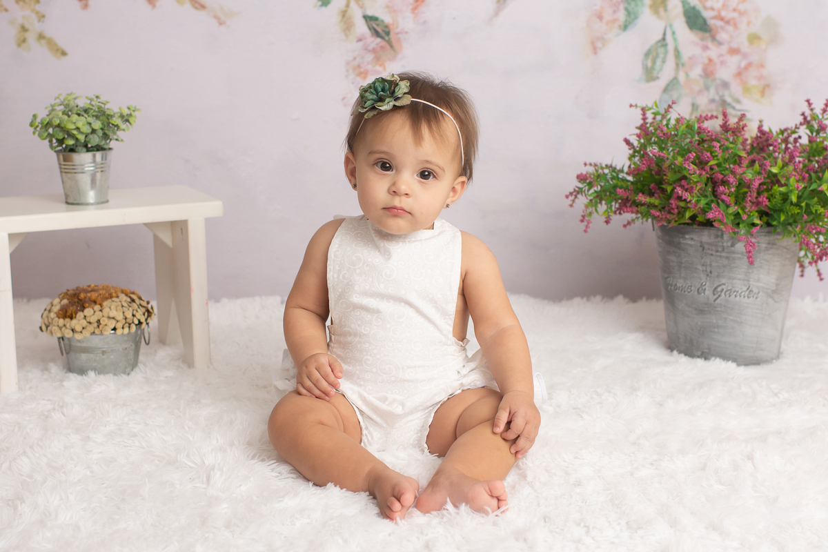 ensaio de 1 aninho, fotos de 1 aninho, smash the cake em estúdio, bolo fake, gêmeas, fotos de bebê, ensaio infantil barra da tijuca