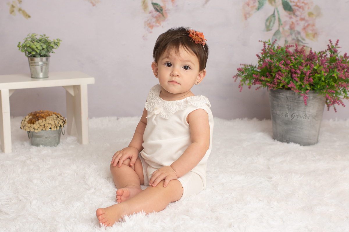 ensaio de 1 aninho, fotos de 1 aninho, smash the cake em estúdio, bolo fake, gêmeas, fotos de bebê, ensaio infantil barra da tijuca