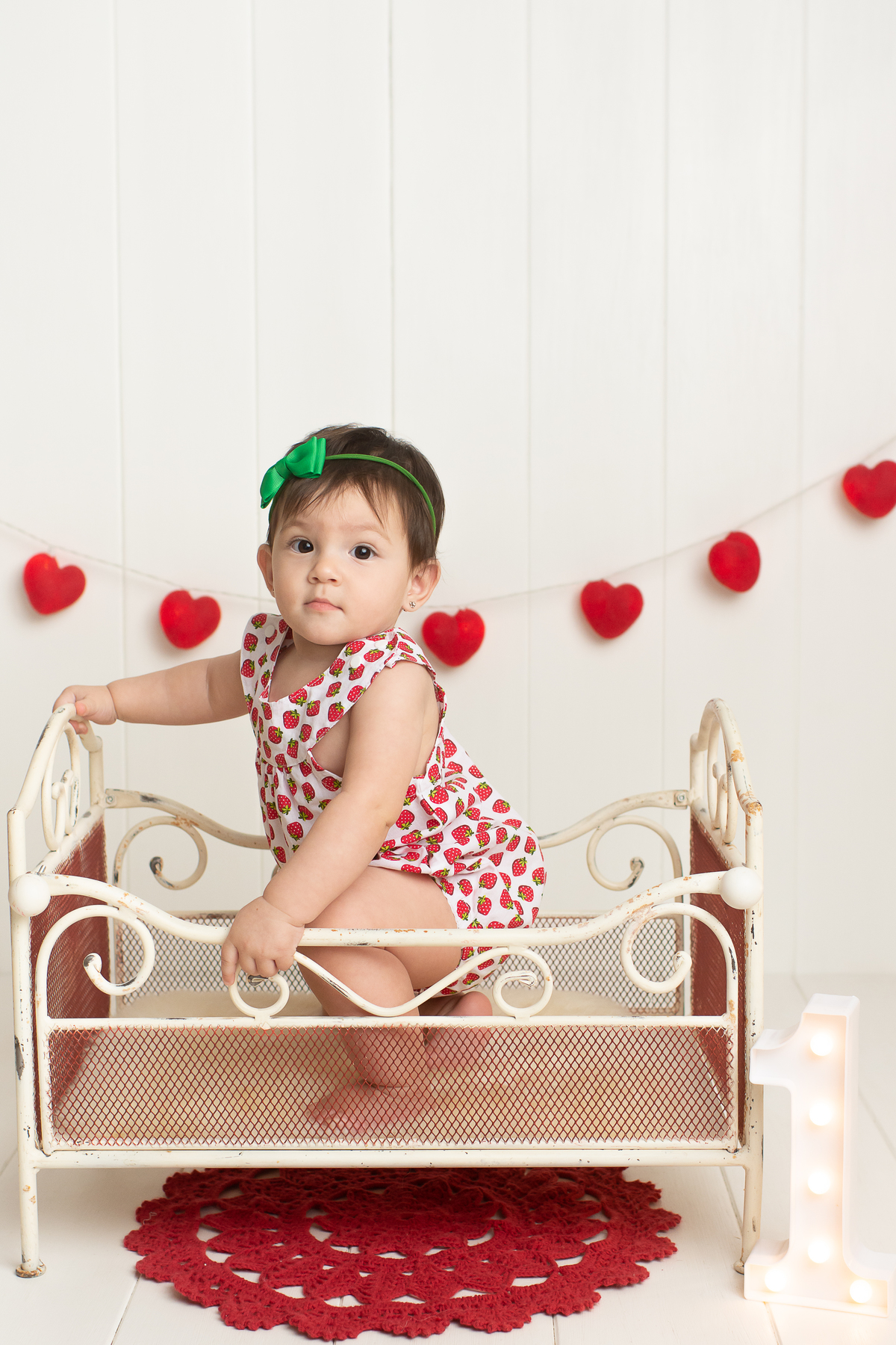 ensaio de 1 aninho, fotos de 1 aninho, smash the cake em estúdio, bolo fake, gêmeas, fotos de bebê, ensaio infantil barra da tijuca