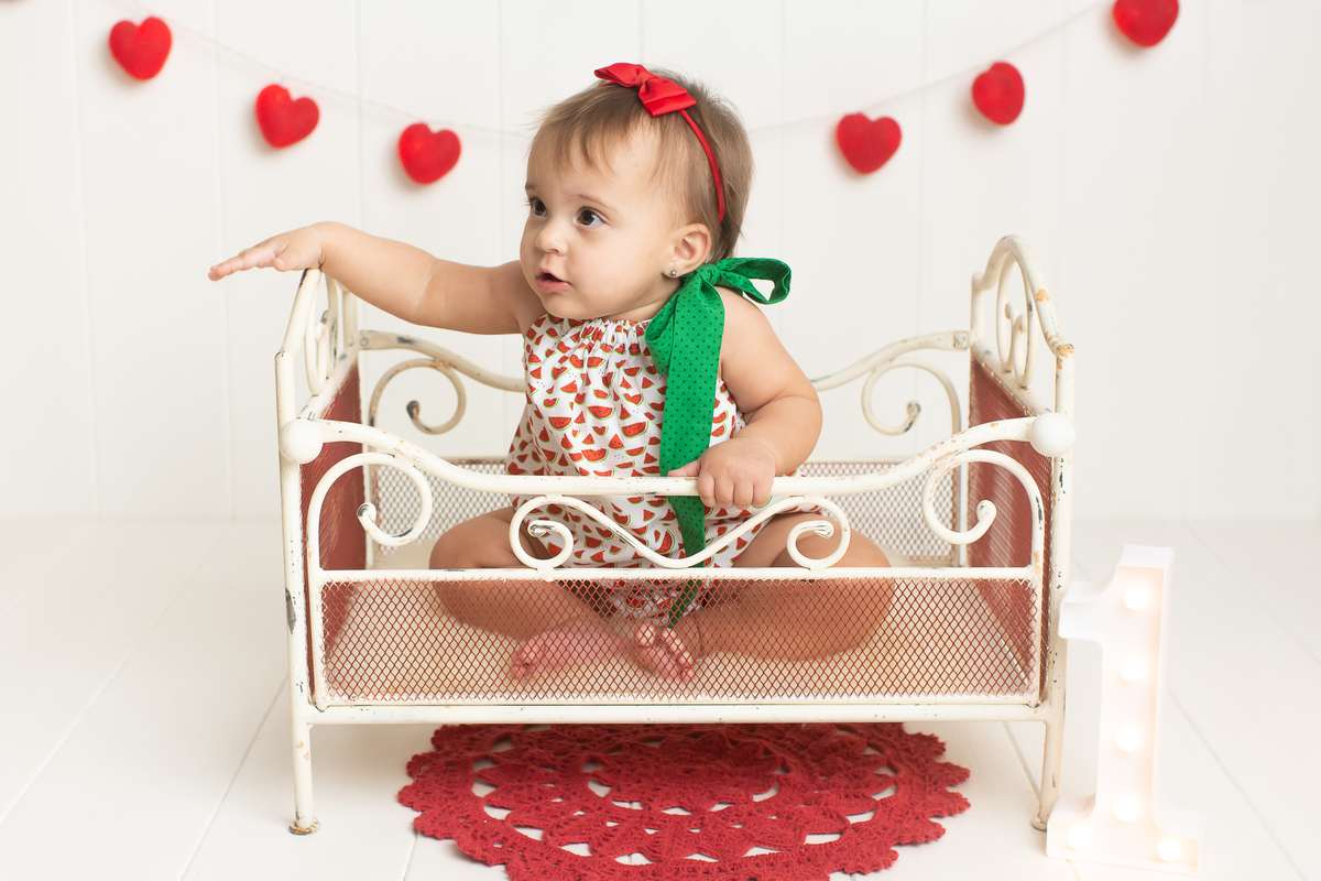 ensaio de 1 aninho, fotos de 1 aninho, smash the cake em estúdio, bolo fake, gêmeas, fotos de bebê, ensaio infantil barra da tijuca