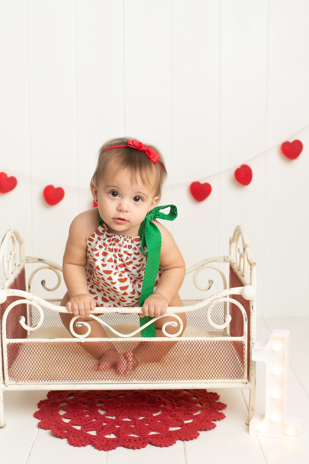 ensaio de 1 aninho, fotos de 1 aninho, smash the cake em estúdio, bolo fake, gêmeas, fotos de bebê, ensaio infantil barra da tijuca